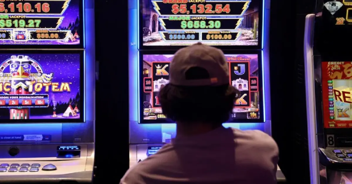 Queensland campaigners push for cashless cards for pokies